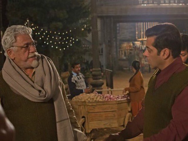 Salman Khan Shares Pic With Om Puri From The Sets Of Tubelight, The Acting Legend's Last Film