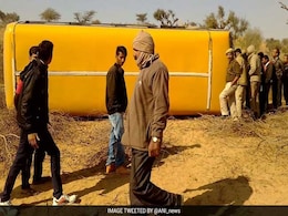 राजस्थान के चूरू जिले में स्कूल बस पलटने से 25 बच्चे घायल, तीन की गंभीर हालत राजस्थान के चूरू जिले में स्कूल बस पलटने से 25 बच्चे घायल, तीन की गंभीर हालत