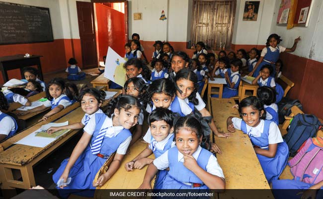 Replacing 9 Textbooks With 1 Tablet In Mumbai
