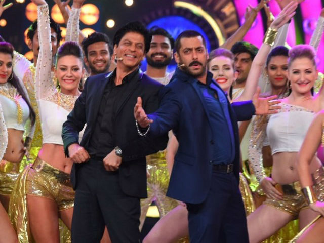 Confirmed: Salman Khan To Host '<i>Raees</i>' Shah Rukh Khan on <i>Bigg Boss 10</i>