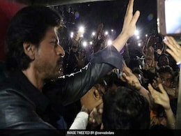 Man Dies In Rush To See Shah Rukh Khan In Gujarat's Vadodara Man Dies In Rush To See Shah Rukh Khan In Gujarat's Vadodara