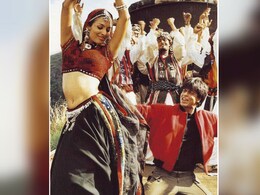 Shah Rukh Khan Reveals Just How 'Scary' It Was To Film <i>Chaiyya Chaiyya</i> Shah Rukh Khan Reveals Just How 'Scary' It Was To Film <i>Chaiyya Chaiyya</i>