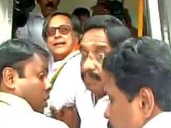 Shashi Tharoor, Leading Notes Ban Protest, Says He Was Arrested