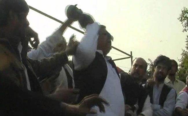 Forgive Me, Says Akhilesh Yadav Candidate, Hitting Himself With Shoe