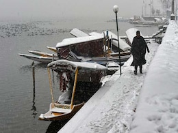 Fresh Snowfall Disrupts Life In Kashmir Valley Fresh Snowfall Disrupts Life In Kashmir Valley