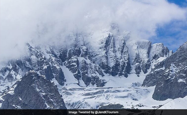 जम्मू-कश्मीर के सोनमर्ग में सेना के कैंप के पास हिमस्खलन, एक सैनिक की मौत