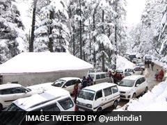Jammu-Srinagar Highway Closed Due To Snow, 2000 Vehicles Stranded