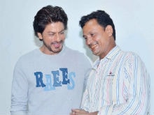Shah Rukh Khan Meets Cobbler Who Loved <i>Raees</i> Dialogue