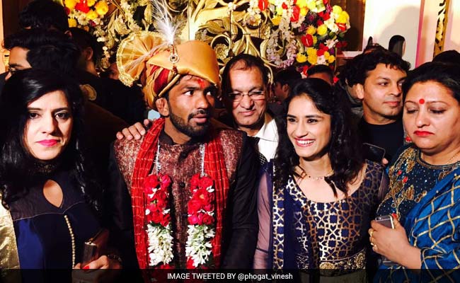 ओलिंपिक मेडल विजेता पहलवान योगेश्वर दत्त ने की शादी, मुख्यमंत्री खट्टर ने दिया अनूठा गिफ्ट!