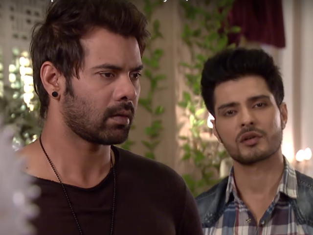 <i>Kumkum Bhagya</i>, February 17, Written Update: Abhi Buys Valentine's Day Gift For Pragya