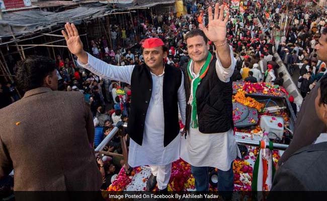 इलाहाबाद: अखिलेश-राहुल की रैली के लिए तैयार मंच गिरा, बाल-बाल बचे