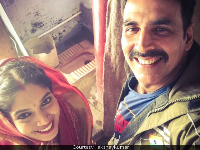 Akshay Kumar 'Treats' Us To Still From <i>Toilet: Ek Prem Katha</i>, Co-Starring Bhumi Pednekar