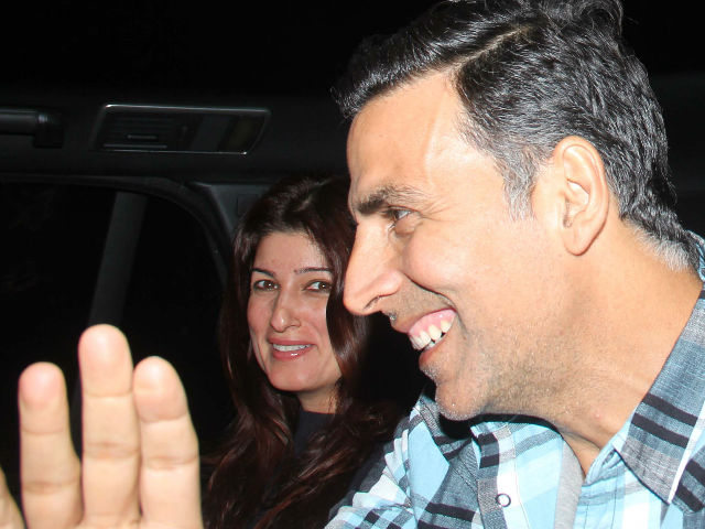 Akshay Kumar-Twinkle Khanna And Hrithik Roshan-Sussanne Had A <i>Jolly</i> Good Sunday