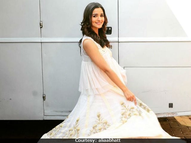 Alia Bhatt Posts A Pic Of What Celebs See When They Are Photographed