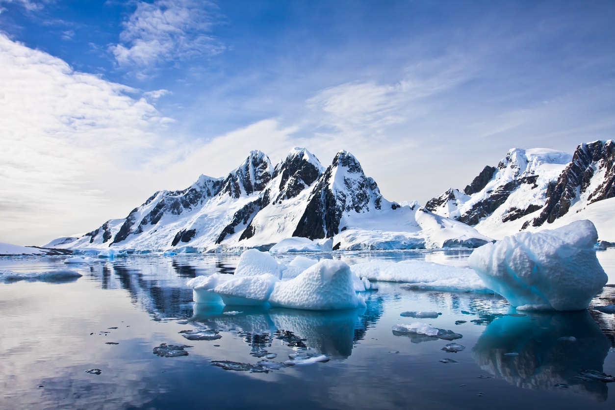 Large Hidden Lakes Found Draining Below Antarctic Glacier