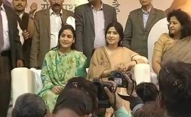 Dimple Yadav At His Side, Mulayam Singh Seeks Vote For Chhoti Bahu Aparna Yadav