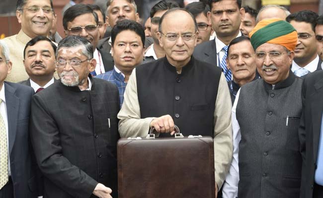 Budget 2017: अरुण जेटली ने खोला उम्मीदों का पिटारा, टैक्स में दी छूट, पढ़ें पूरी खबर किसे क्या मिला