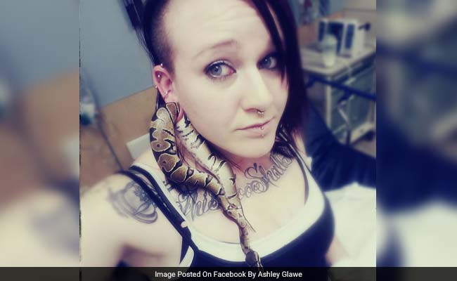 US Teen's Pet Snake Gets Stuck In Her Earlobe