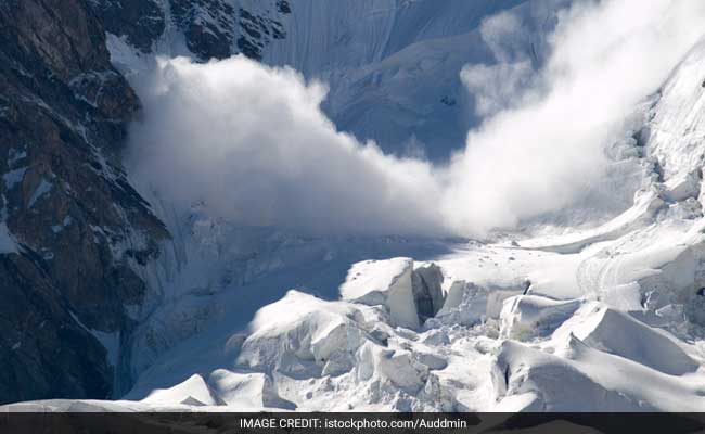 अफ़गानिस्तान और पाकिस्तान में बर्फ़ीले तूफ़ान में सैकड़ों की मौत, भारत में भी चेतावनी जारी