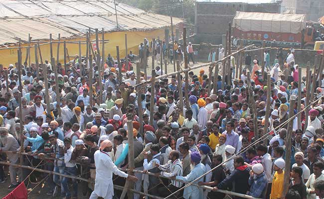 बनारस में रविदास जयंती पर भक्तों का मेला, राजनीतिज्ञों की भी होती है दस्तक