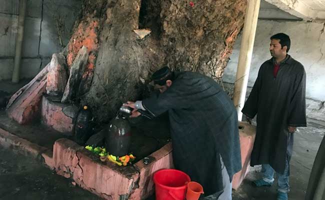Kashmiri Muslims In Bandipore Celebrate Shivratri, Want Pandits To Return
