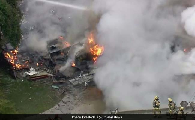 1 Dead, 4 Injured After Plane Crashes Into California Home