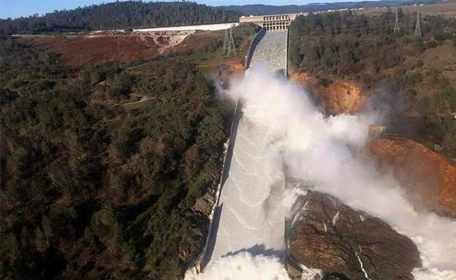 Nearly 200,000 People Told To Flee Crumbling California Dam Spillway