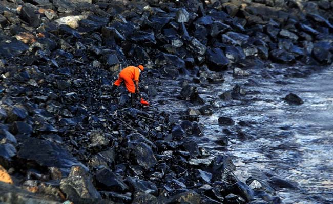 Chennai's Oil Spill Spreading, Say Experts, Amid Massive Clean-Up Effort