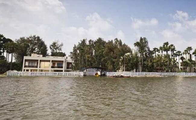 Tamil Nadu Chief Minister E Palaniswami Plans Trust Vote At - Where Else - Golden Bay Resort
