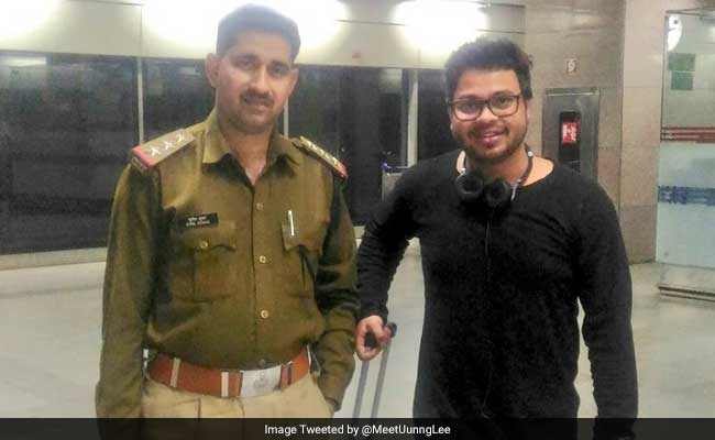 CISF Officer Wins Twitter After Helping Passenger Who Lost Luggage