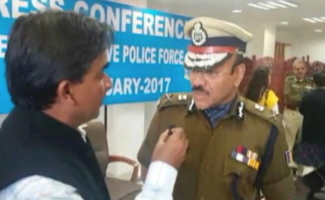 सेना प्रमुख से जुदा सीआरपीएफ डीजी की राय, कहा - कश्‍मीर में पैलेट गन के साथ लोगों के दिल जीतना भी जरूरी