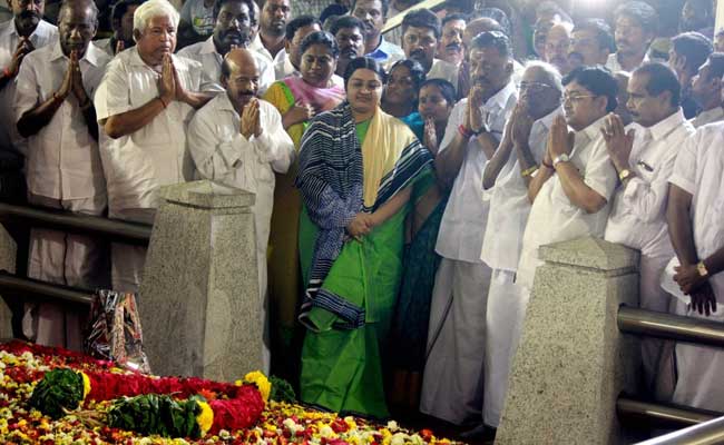 O Panneerselvam Returns to Jayalalithaa's Grave, Her Niece Deepa Jayakumar Joins Him