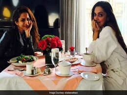 दीपिका पादुकोण ने रणवीर सिंह को नहीं, बल्कि वैलेंटाइन्स डे पर अपनी सहेलियों को किया मिस दीपिका पादुकोण ने रणवीर सिंह को नहीं, बल्कि वैलेंटाइन्स डे पर अपनी सहेलियों को किया मिस