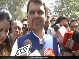 वीर सावरकर पर विवाद के बीच महाराष्ट्र के पूर्व मुख्यमंत्री ने शिवसेना पर साधा निशाना, कहा - देखते हैं आखिर आप कब तक इस अपमान को... वीर सावरकर पर विवाद के बीच महाराष्ट्र के पूर्व मुख्यमंत्री ने शिवसेना पर साधा निशाना, कहा - देखते हैं आखिर आप कब तक इस अपमान को...