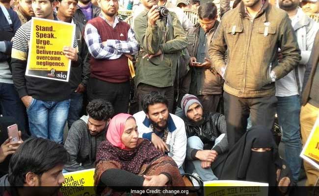 Missing JNU Student Najeeb Ahmed's Mother Stages Protest In Lucknow