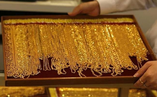 Gold Prices Fall For Second Day, Silver Rates Slump: 5 Points