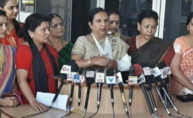 गुजरात विधानसभा में विधायकों के बीच हाथापाई, कांग्रेस और बीजेपी विधायकों को चोटें आईं