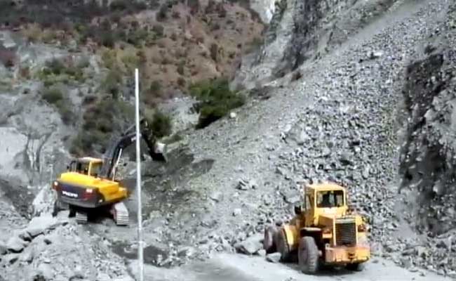 Landslide Blocks Jammu-Srinagar Highway Yet Again, 2,000 Vehicles Trapped