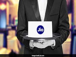 ग्राहक का नफा : रिलायंस जियो (Jio) की पेशकश से वोडाफोन, एयरटेल को भी देने होंगे 'ऑफर' : विश्लेषक ग्राहक का नफा : रिलायंस जियो (Jio) की पेशकश से वोडाफोन, एयरटेल को भी देने होंगे 'ऑफर' : विश्लेषक