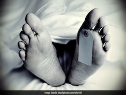 33-Year-Old Man's Last Rites Performed By The Roadside In Pune 33-Year-Old Man's Last Rites Performed By The Roadside In Pune