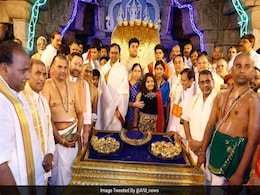 तेलंगाना के CM के. चंद्रशेखर ने 'सरकारी खर्च' पर 'बालाजी मंदिर' में चढ़ाए साढ़े 5 करोड़ के गहने तेलंगाना के CM के. चंद्रशेखर ने 'सरकारी खर्च' पर 'बालाजी मंदिर' में चढ़ाए साढ़े 5 करोड़ के गहने