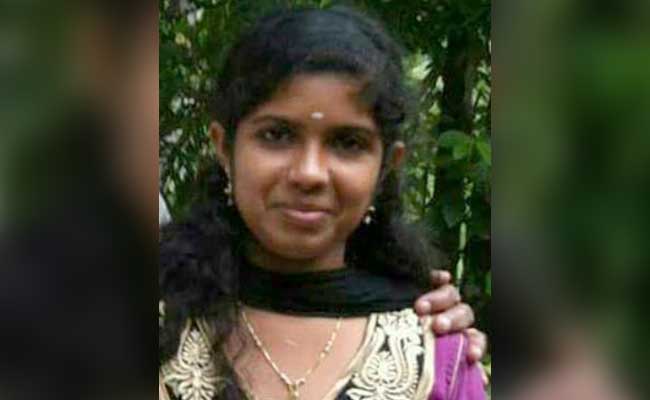 केरल : प्यार में नाकाम लड़के ने कालेज में लड़की के साथ खुद को आग लगाई
