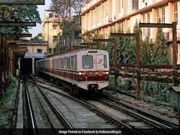 Railway Security Officer Saves Man Wanting To Commit Suicide In Kolkata Railway Security Officer Saves Man Wanting To Commit Suicide In Kolkata