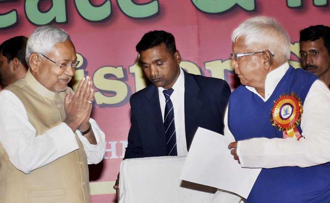 Nitish Kumar Speaks With Lalu Prasad Yadav Before Taking Oath As Chief Minister