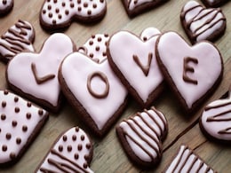 Happy Valentine's Day 2017: वेलेंटाइन डे पर ऐसा हो आपका मेकअप कि देखते रह जाएं वो Happy Valentine's Day 2017: वेलेंटाइन डे पर ऐसा हो आपका मेकअप कि देखते रह जाएं वो