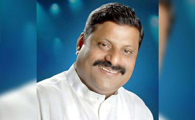 कांग्रेस नेता की हत्या, गोली मारने के बाद चाकूओं से गोदा, CCTV में कैद हुई वारदात