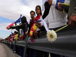 Mexicans Form 'Human Wall' Along US Border To Protest Donald Trump Mexicans Form 'Human Wall' Along US Border To Protest Donald Trump