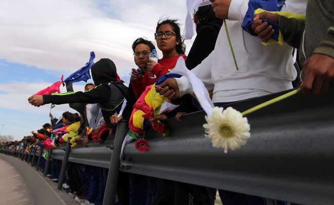 Mexicans Form 'Human Wall' Along US Border To Protest Donald Trump