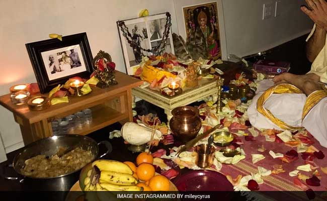 Diwali 2017: दीवाली पर इन मंत्रों से करें मां लक्ष्मी को प्रसन्न, घर में होगा खुशियों का बसेरा
