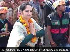यूपी चुनाव: बीजेपी सांसद हुकुम सिंह की बेटी मृगांका पहली बार चुनावी मैदान में, भाई से है टक्कर